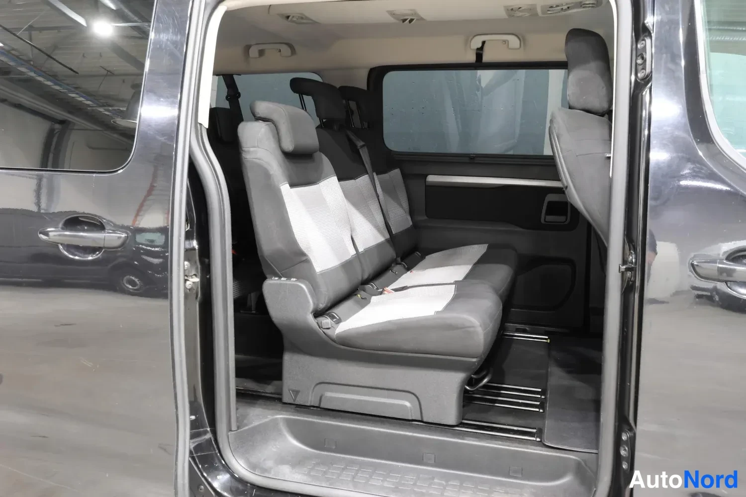 Musta Citroen Space Tourer 2020, takaistuimet, kuva 10