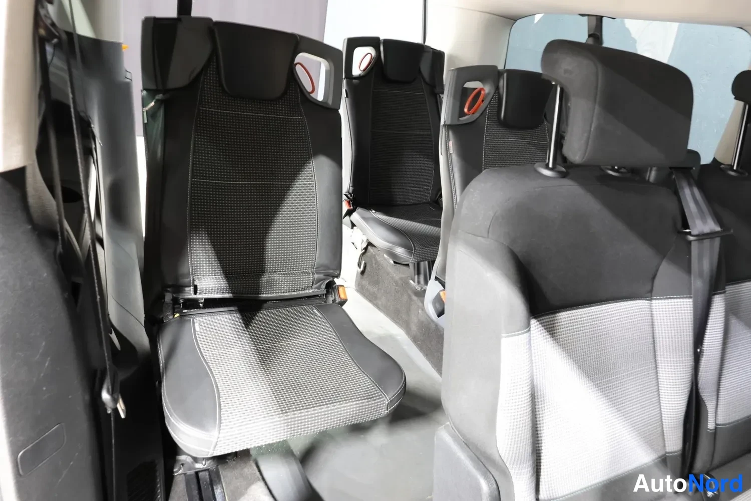 Musta Citroen Space Tourer 2020, takaistuimet, kuva 12