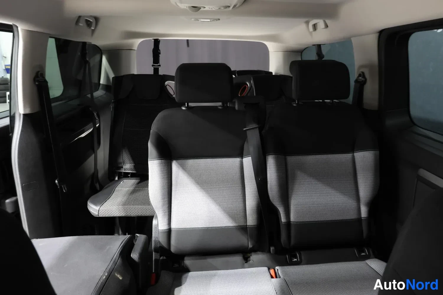 Musta Citroen Space Tourer 2020, takaistuimet, kuva 13