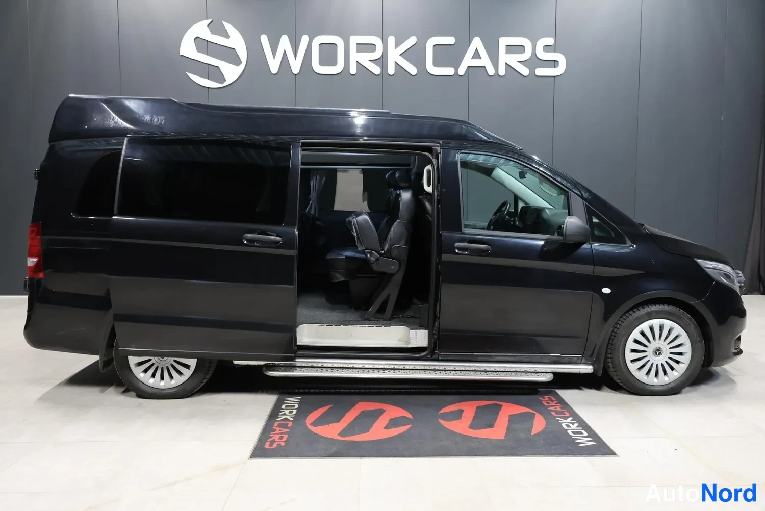 Musta Mercedes-Benz Vito 2017, sivulta, kuva 7