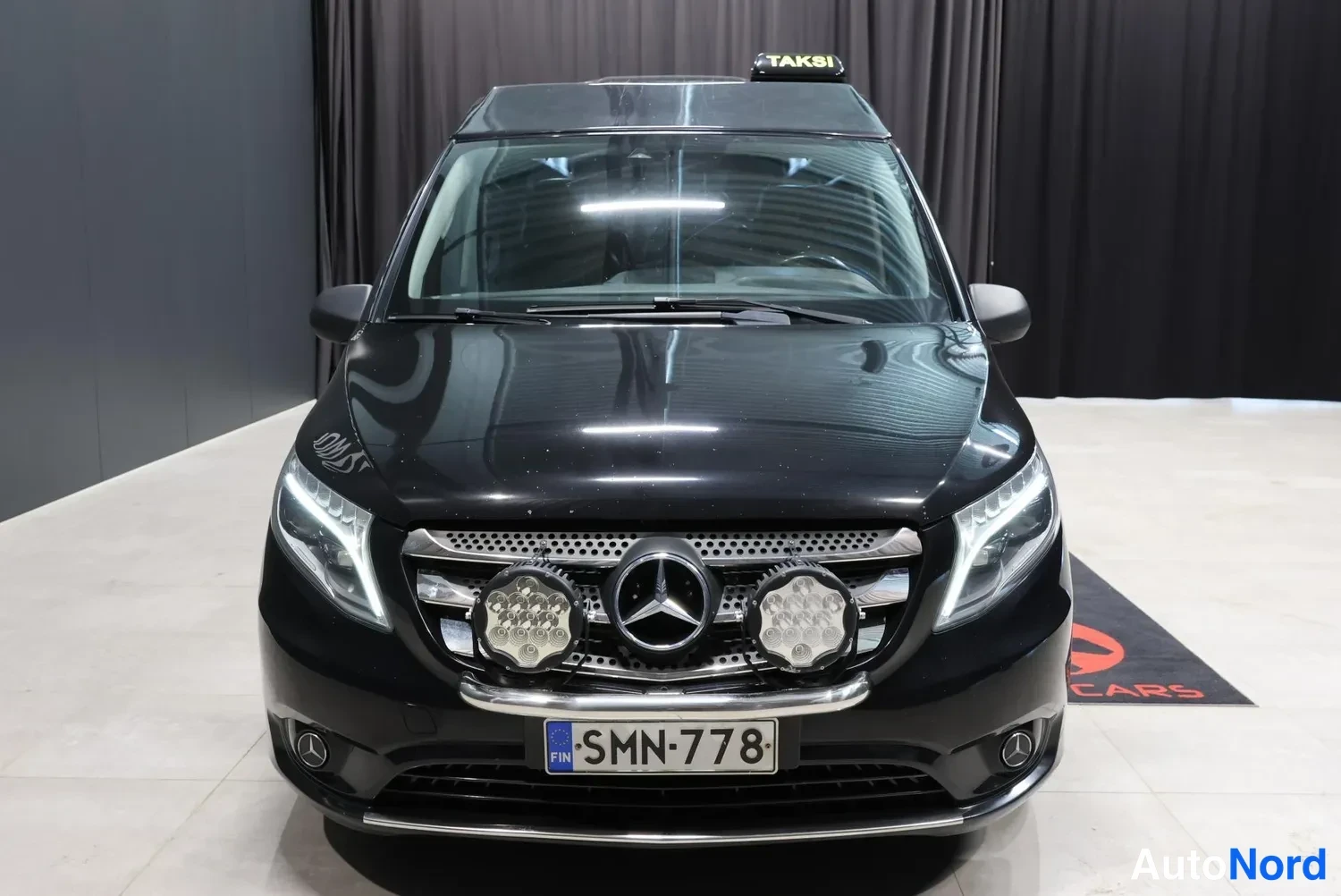 Musta Mercedes-Benz Vito 2017, edestä, kuva 5