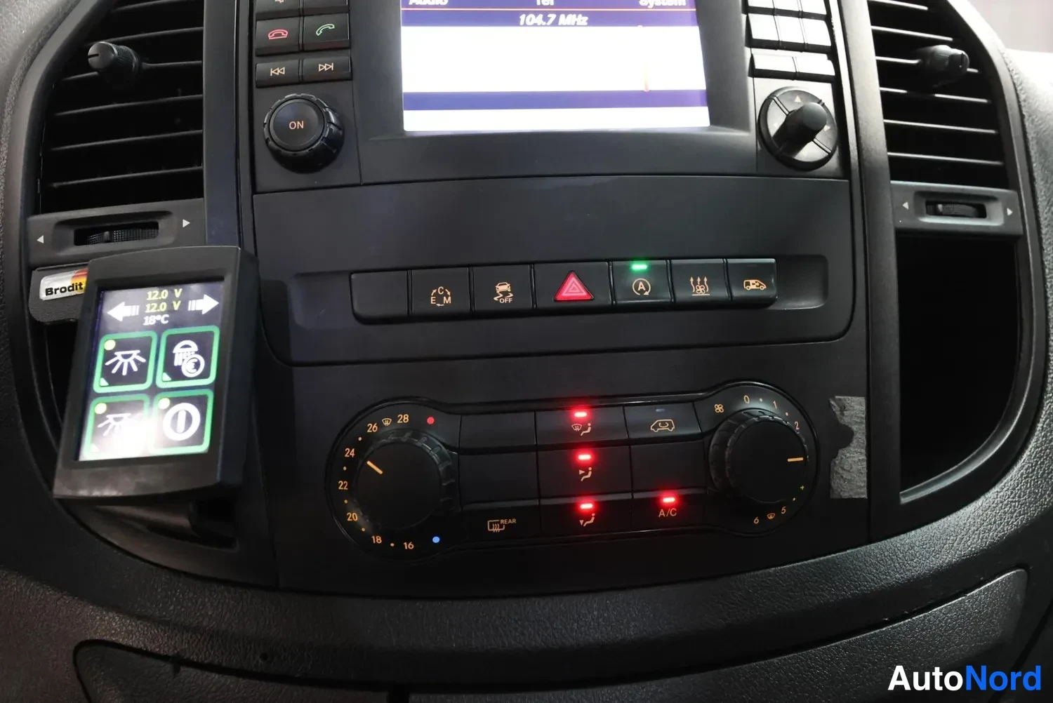 Musta Mercedes-Benz Vito 2017, yksityiskohta, kuva 27
