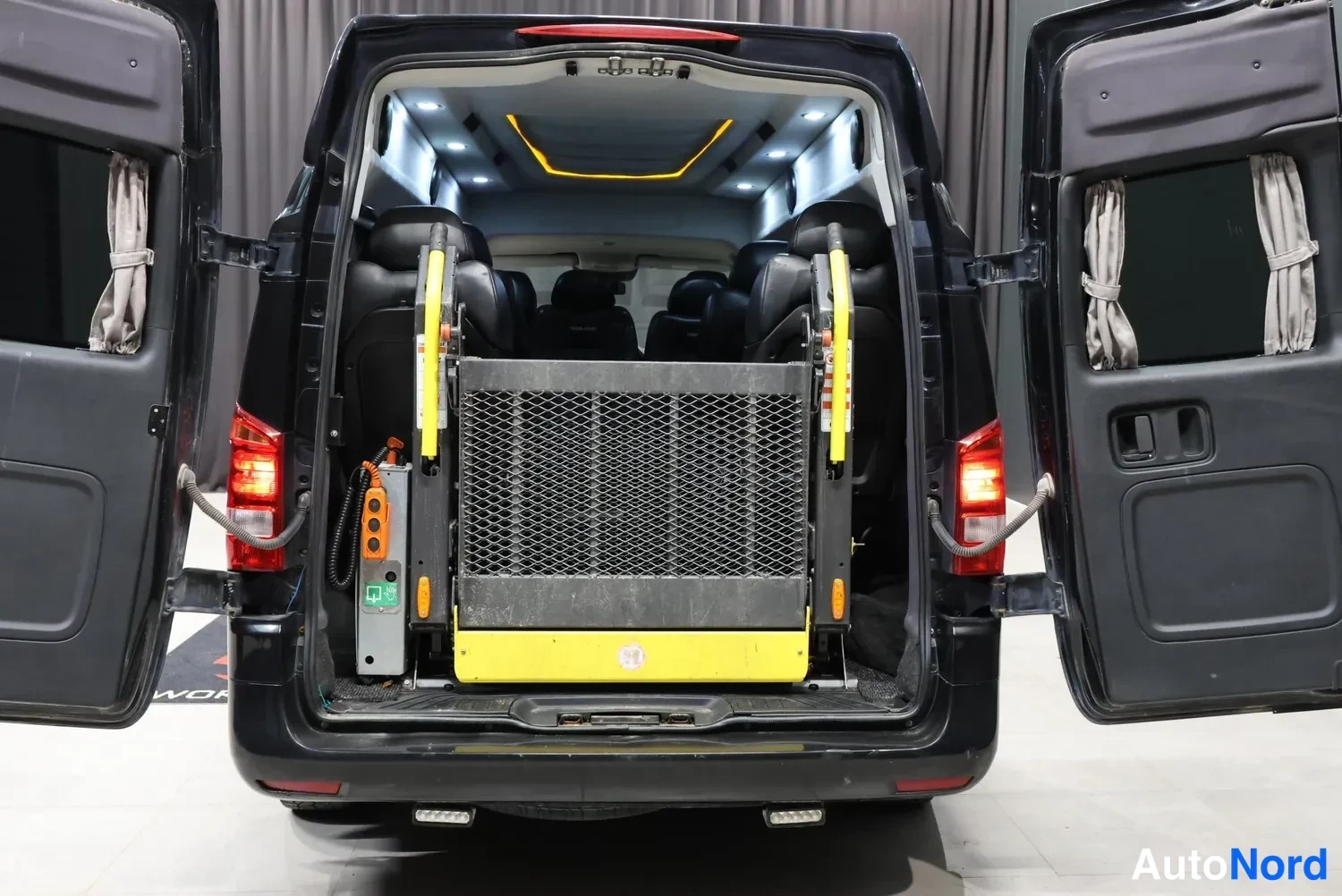 Musta Mercedes-Benz Vito 2017, takaa, kuva 11