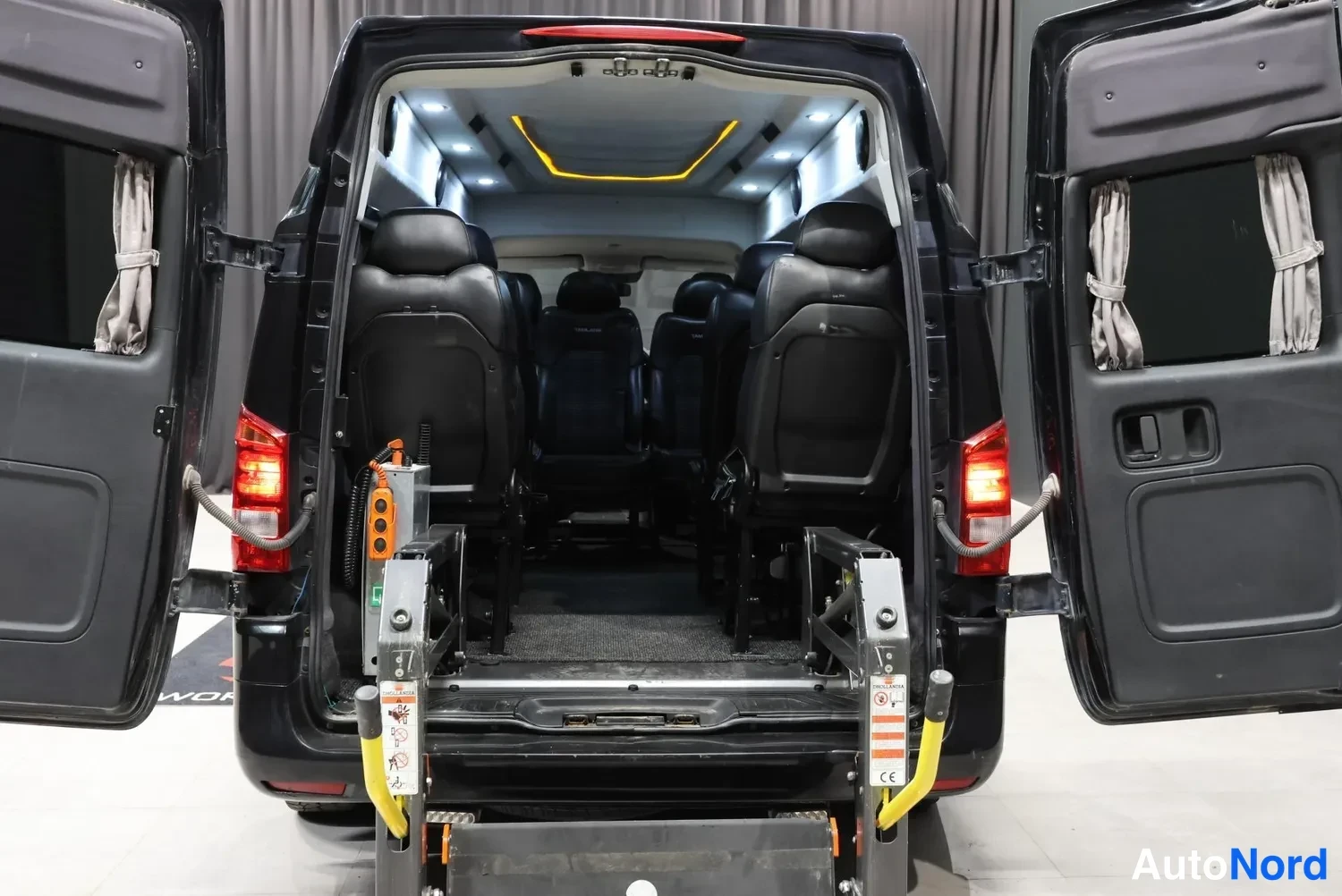 Musta Mercedes-Benz Vito 2017, kuva 29