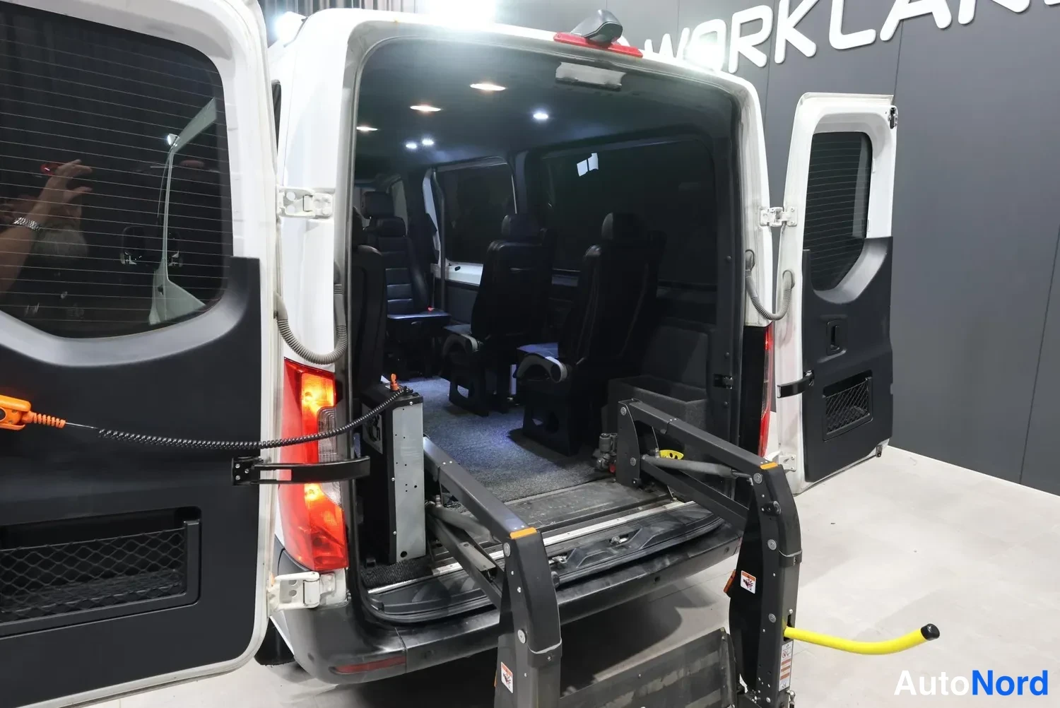 Valkoinen Mercedes-Benz Sprinter 2019, takaviisto, kuva 11