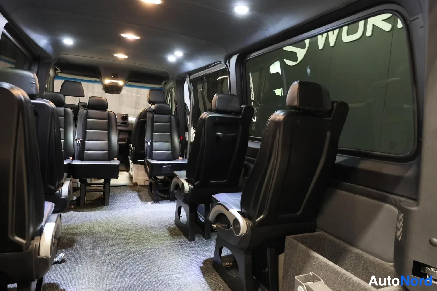 Valkoinen Mercedes-Benz Sprinter 2019, takaistuimet, kuva 21