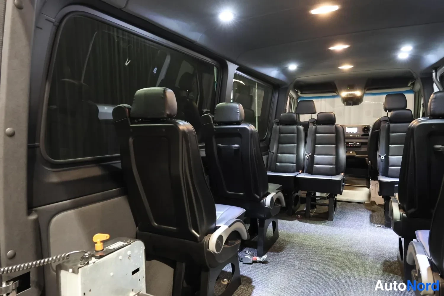 Valkoinen Mercedes-Benz Sprinter 2019, takaistuimet, kuva 22