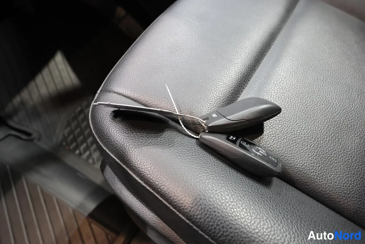 Valkoinen Mercedes-Benz Sprinter 2019, yksityiskohta, kuva 38