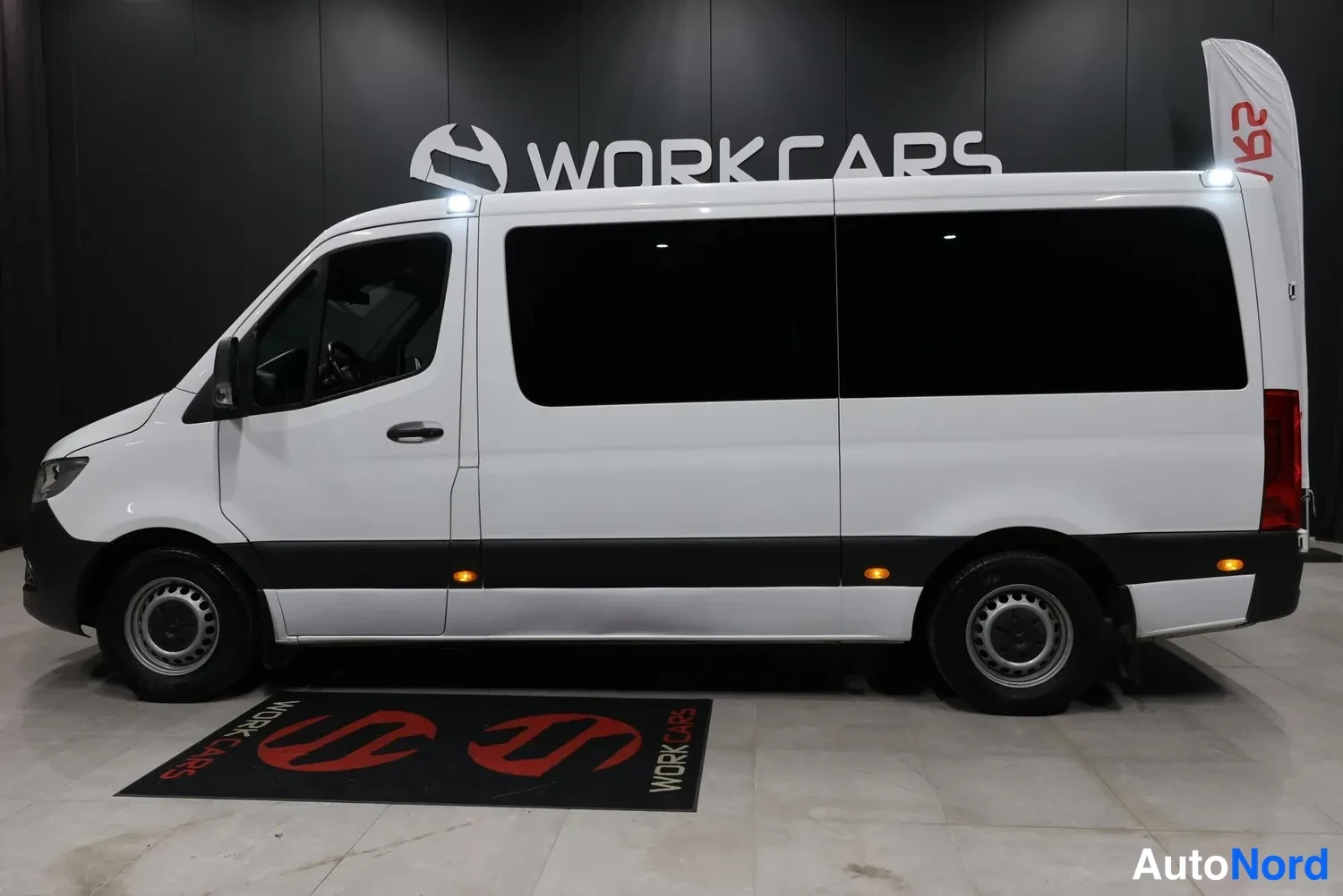 Valkoinen Mercedes-Benz Sprinter 2019, sivulta, kuva 7