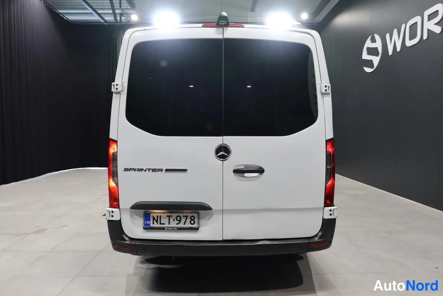 Valkoinen Mercedes-Benz Sprinter 2019, takaa, kuva 12