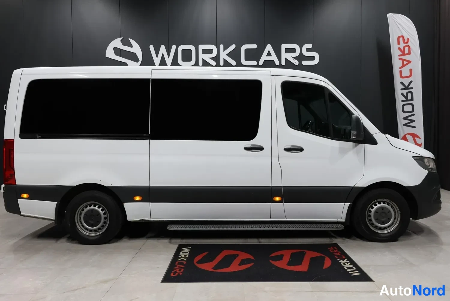 Valkoinen Mercedes-Benz Sprinter 2019, etuviisto, keula oikealle, kuva 5