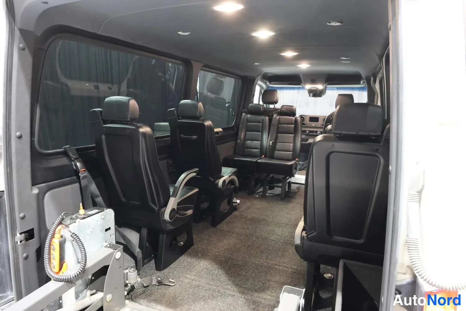 Valkoinen Mercedes-Benz Sprinter 2019, takaistuimet, kuva 19