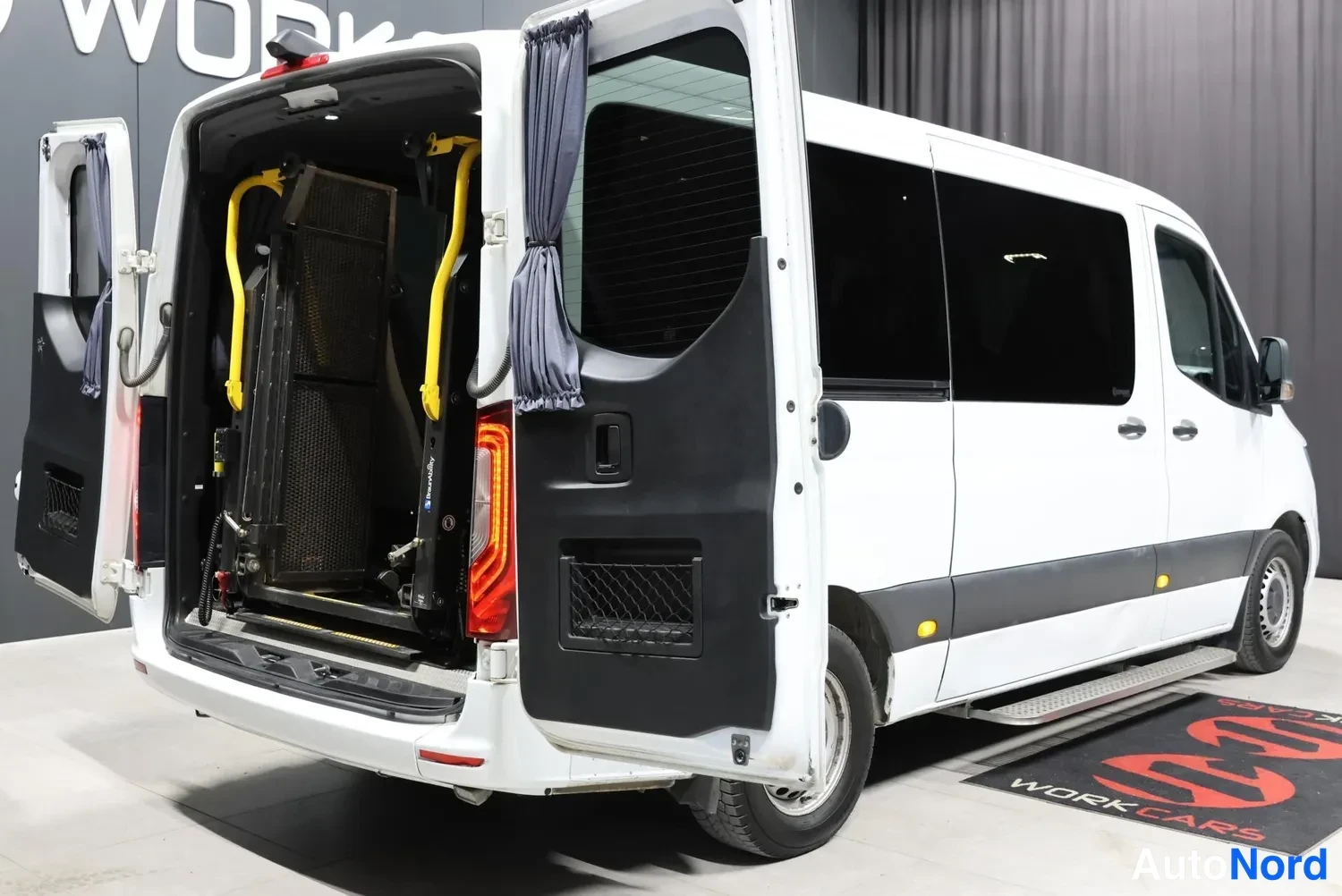 Valkoinen Mercedes-Benz Sprinter 2019, takaviisto, kuva 9