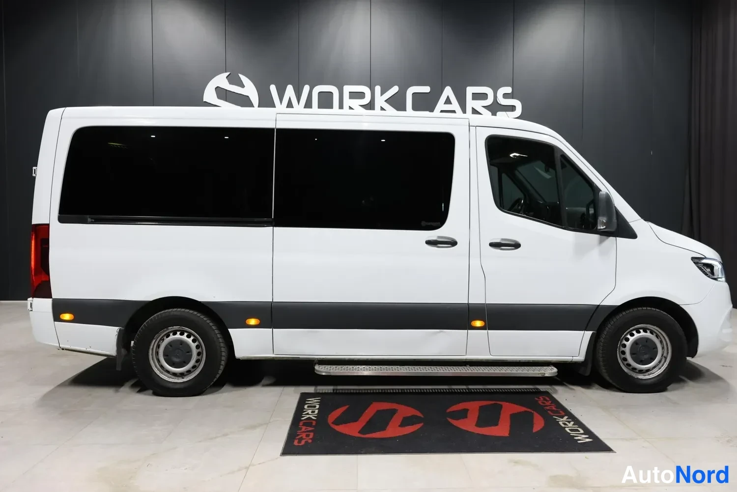 Valkoinen Mercedes-Benz Sprinter 2019, sivulta, kuva 6