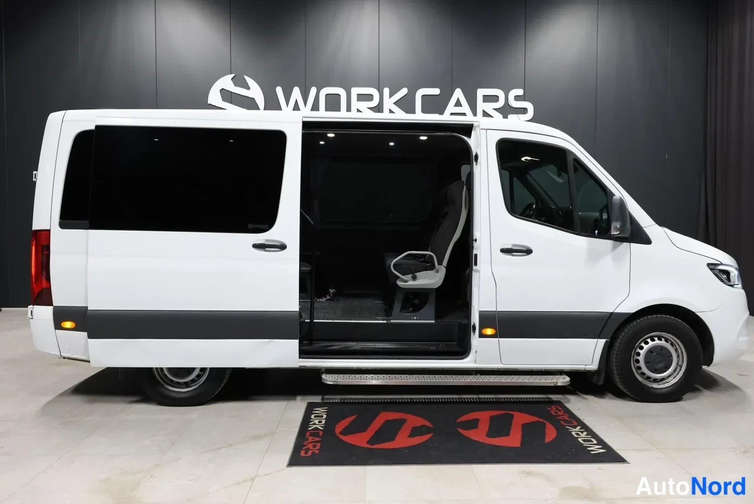 Valkoinen Mercedes-Benz Sprinter 2019, sivulta, kuva 7