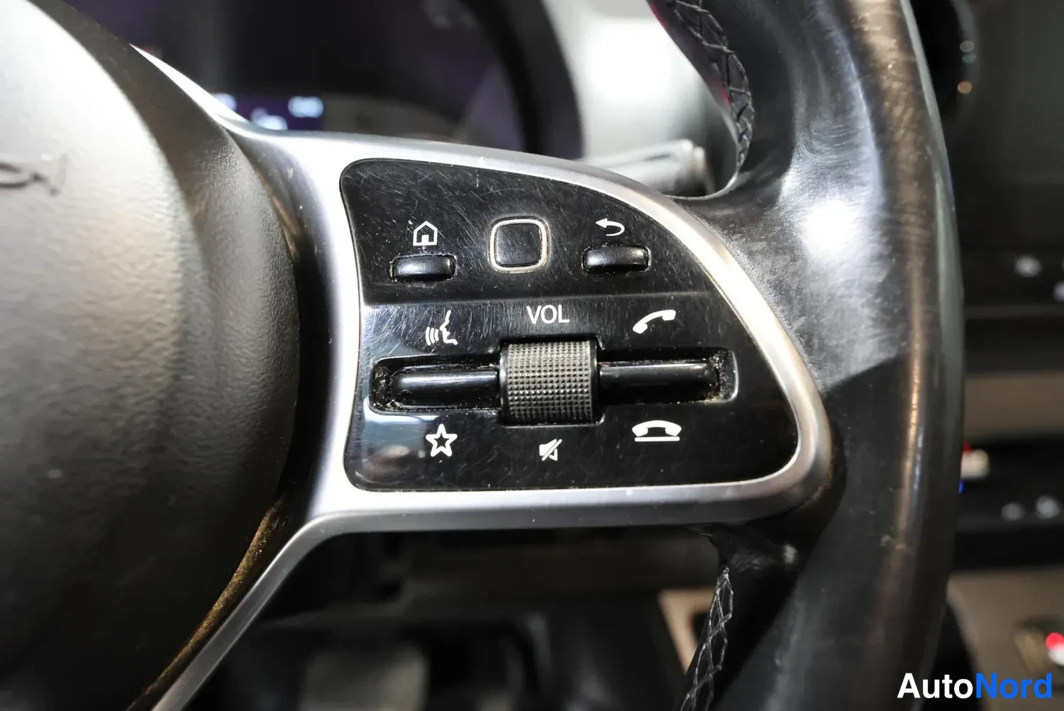 Valkoinen Mercedes-Benz Sprinter 2019, yksityiskohta, kuva 28
