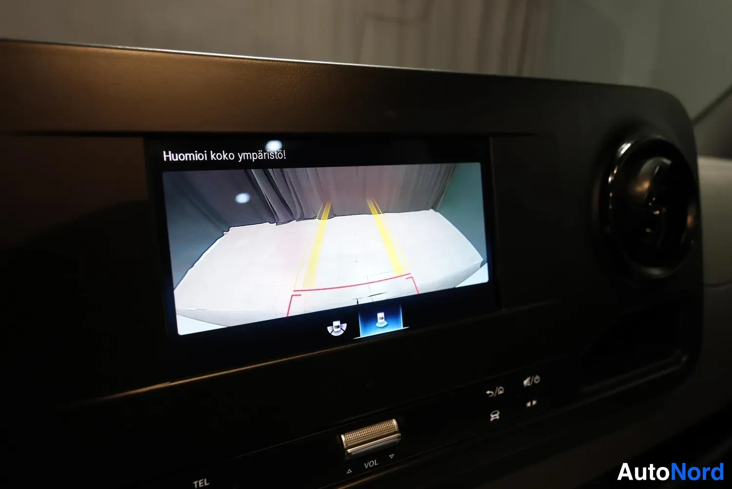 Valkoinen Mercedes-Benz Sprinter 2019, yksityiskohta, kuva 29