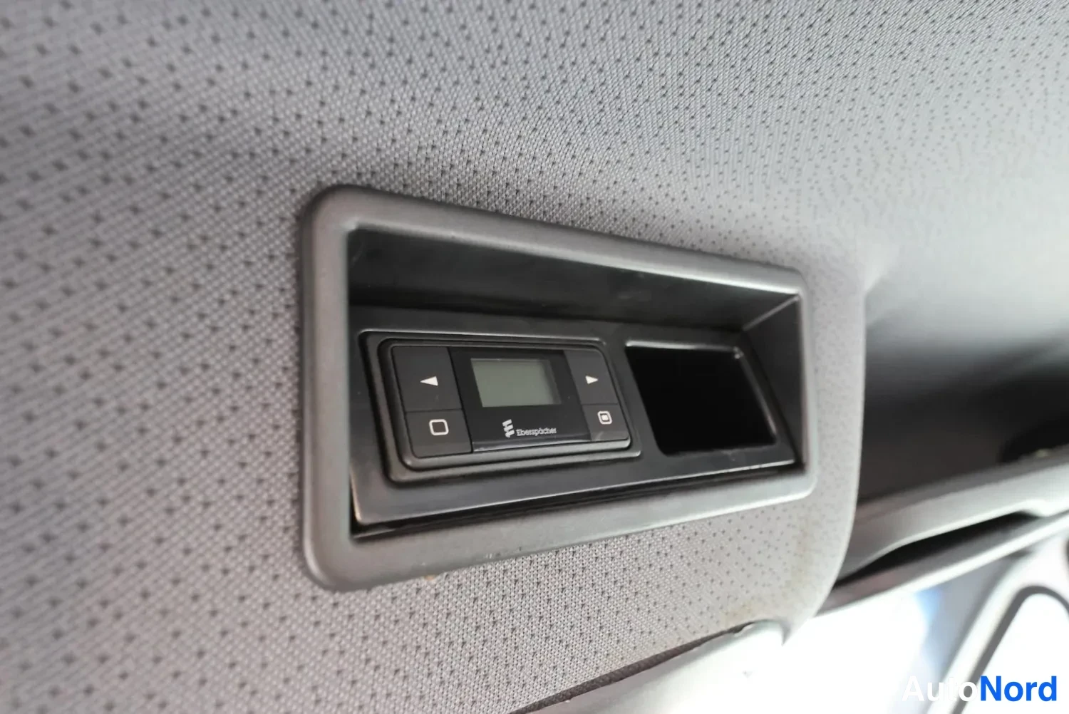 Valkoinen Mercedes-Benz Sprinter 2019, yksityiskohta, kuva 31