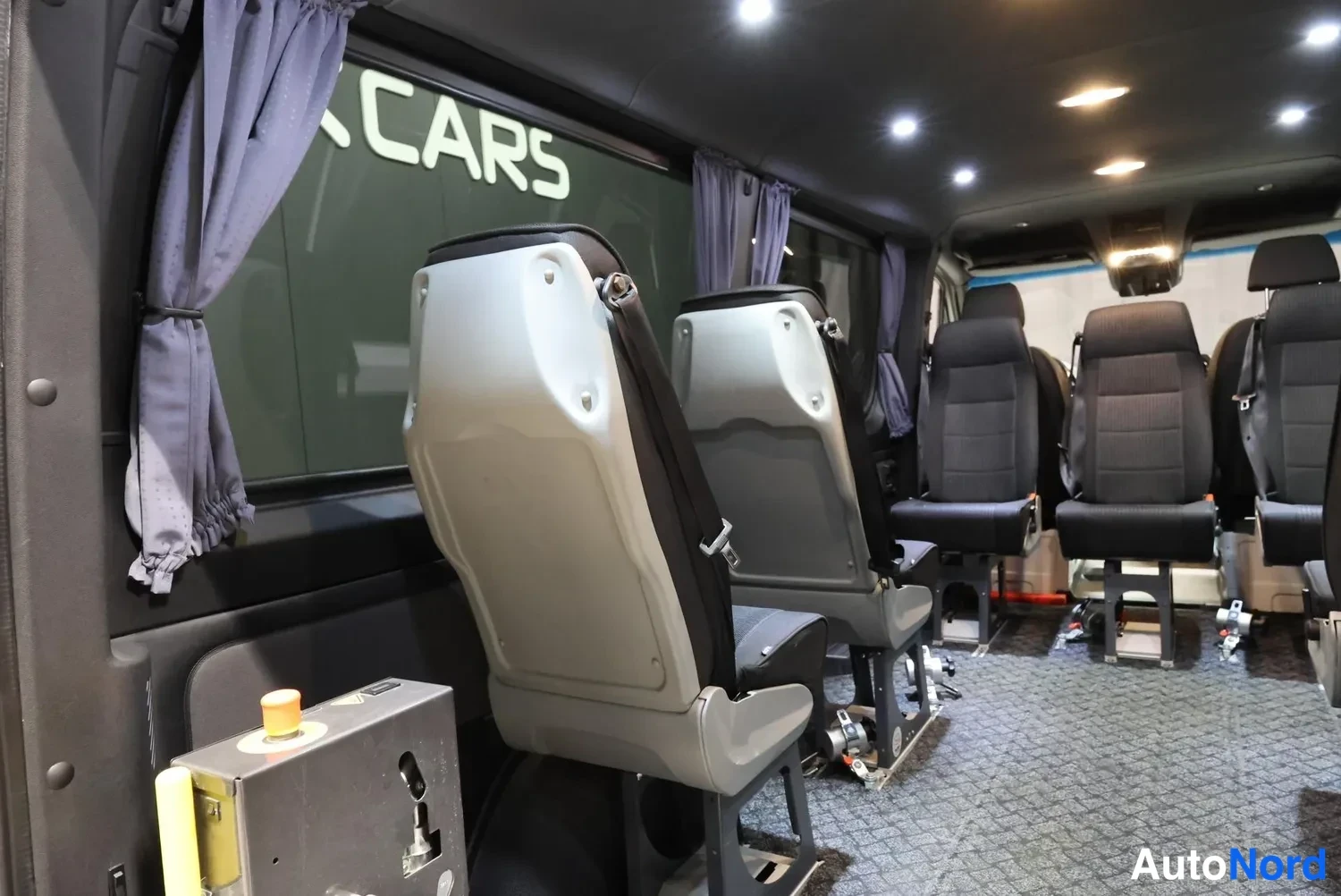 Valkoinen Mercedes-Benz Sprinter 2019, takaistuimet, kuva 22