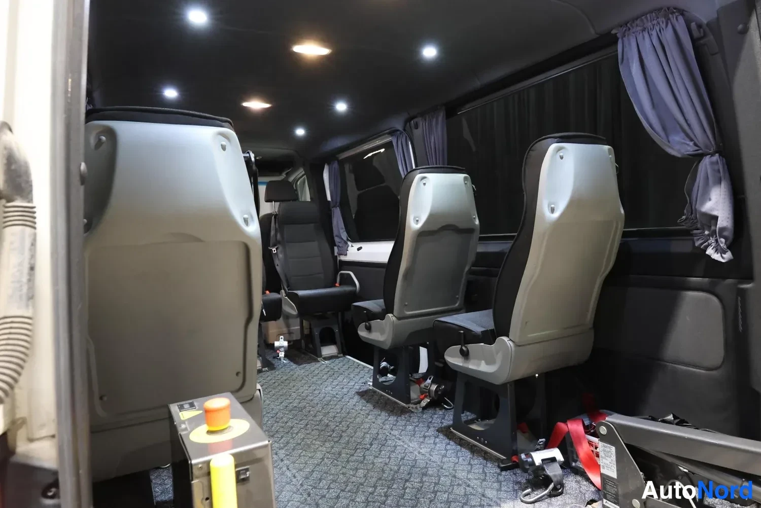 Valkoinen Mercedes-Benz Sprinter 2019, takaistuimet, kuva 23