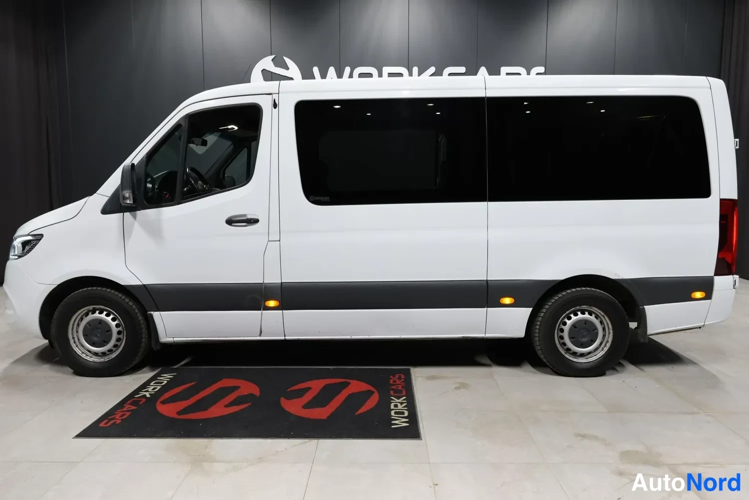 Valkoinen Mercedes-Benz Sprinter 2019, etuviisto, keula vasemmalle, kuva 2