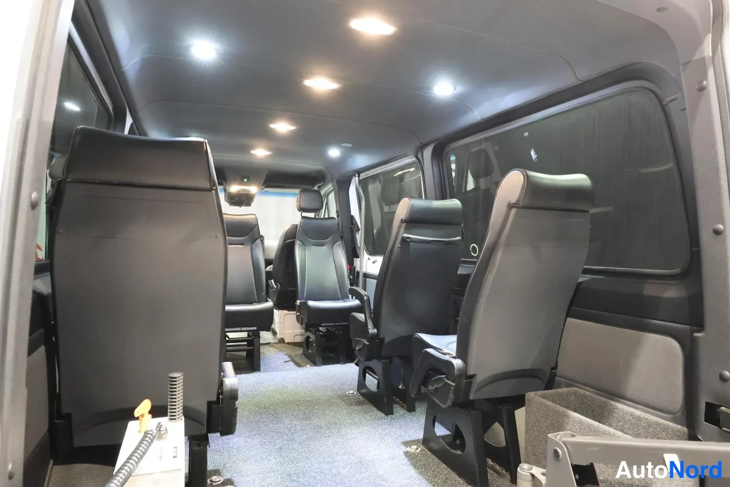 Valkoinen Mercedes-Benz Sprinter 2019, kuva 32
