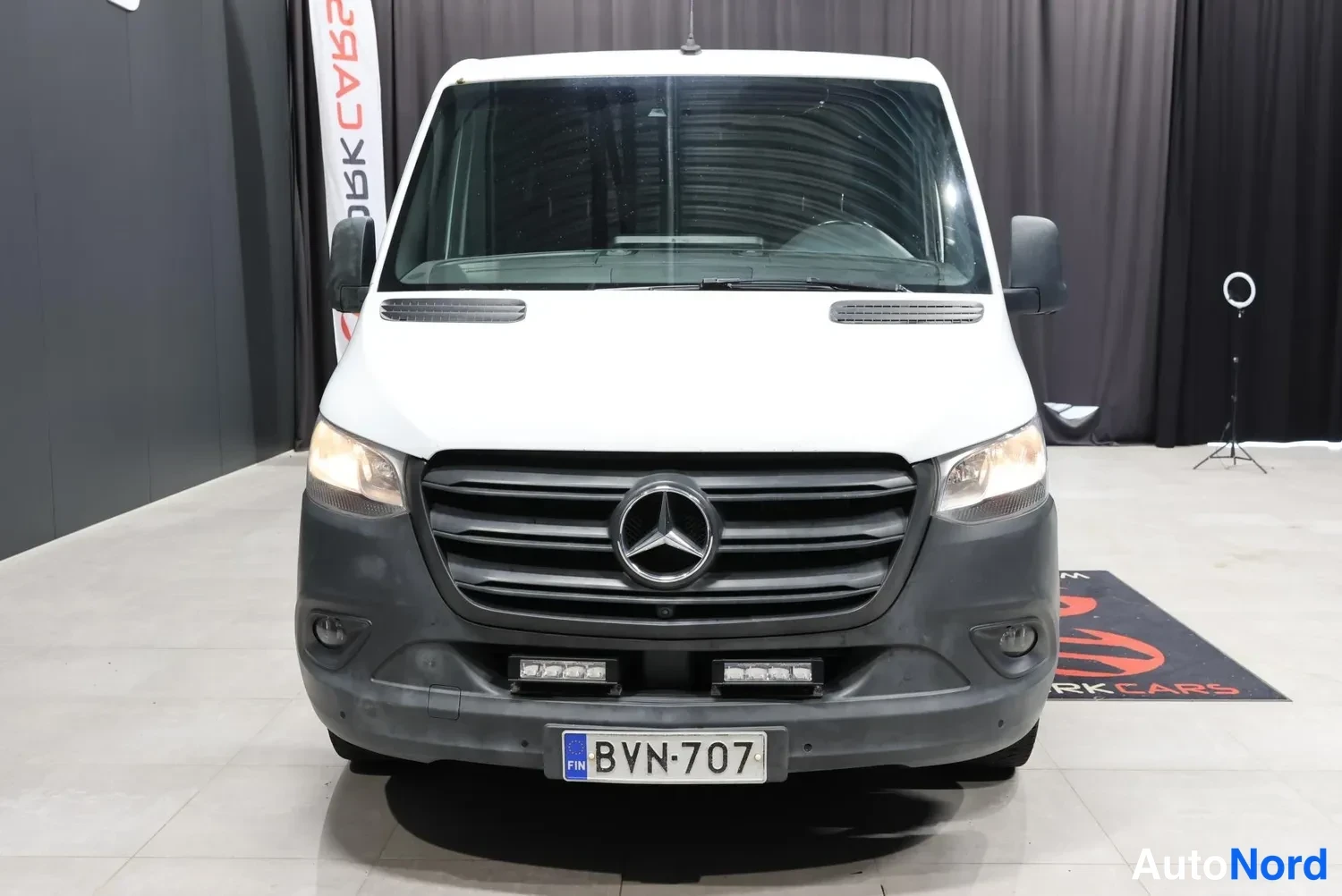 Valkoinen Mercedes-Benz Sprinter 2019, edestä, kuva 4