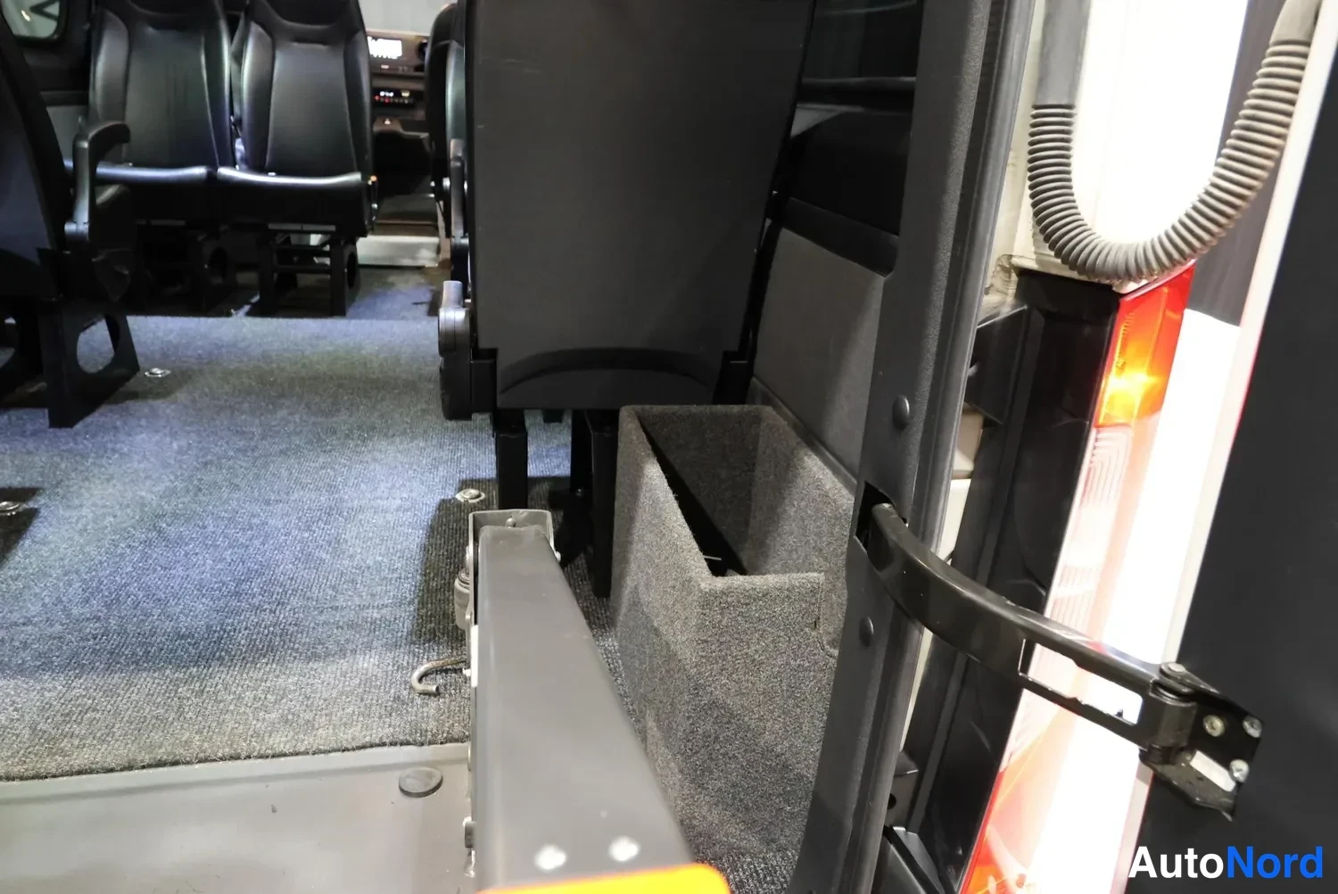 Valkoinen Mercedes-Benz Sprinter 2019, takaistuimet, kuva 20