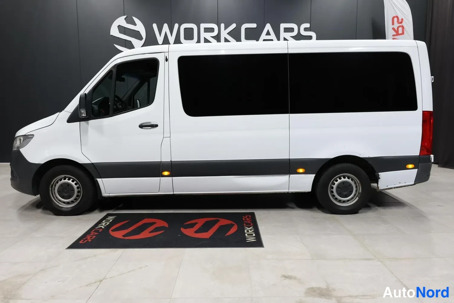 Valkoinen Mercedes-Benz Sprinter 2019, sivulta, kuva 5