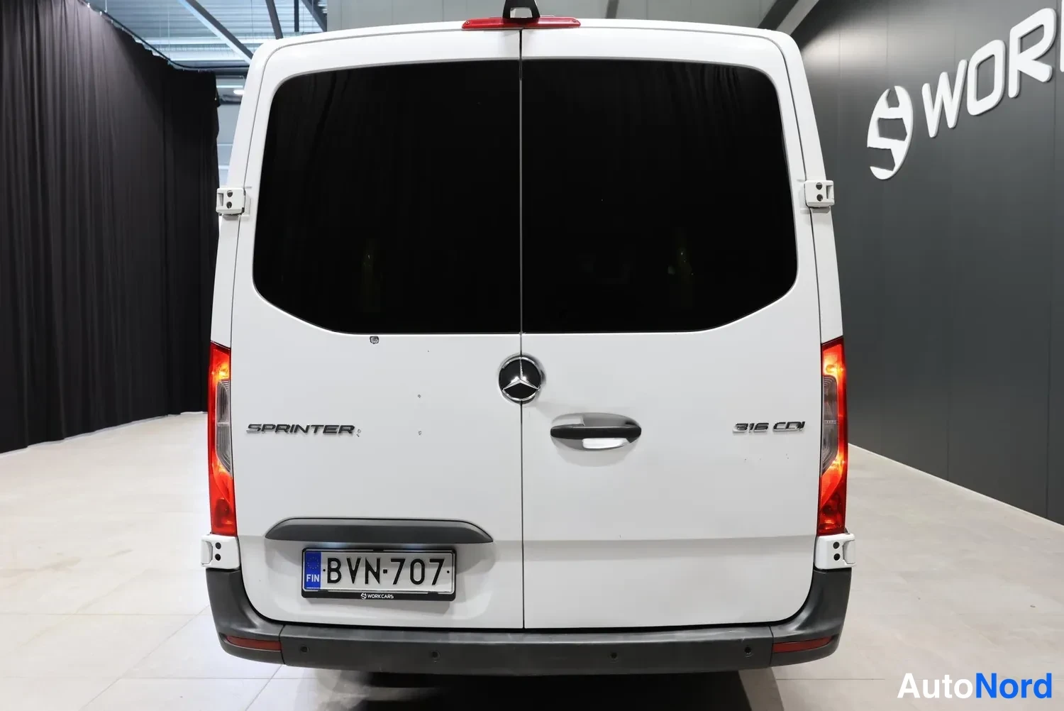 Valkoinen Mercedes-Benz Sprinter 2019, takaa, kuva 11