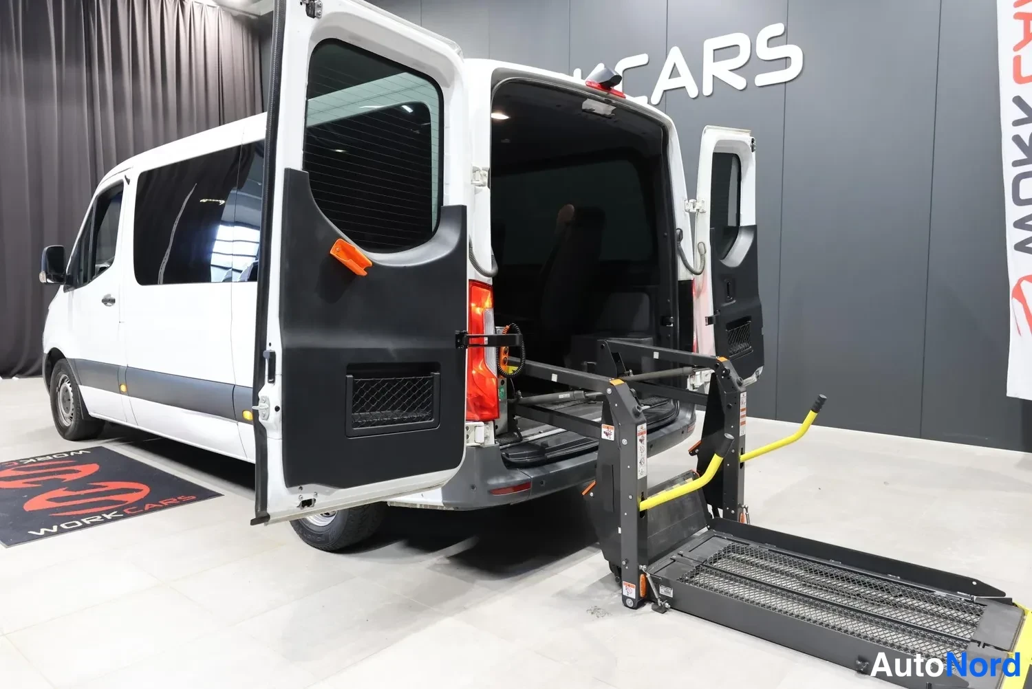 Valkoinen Mercedes-Benz Sprinter 2019, takaviisto, kuva 9