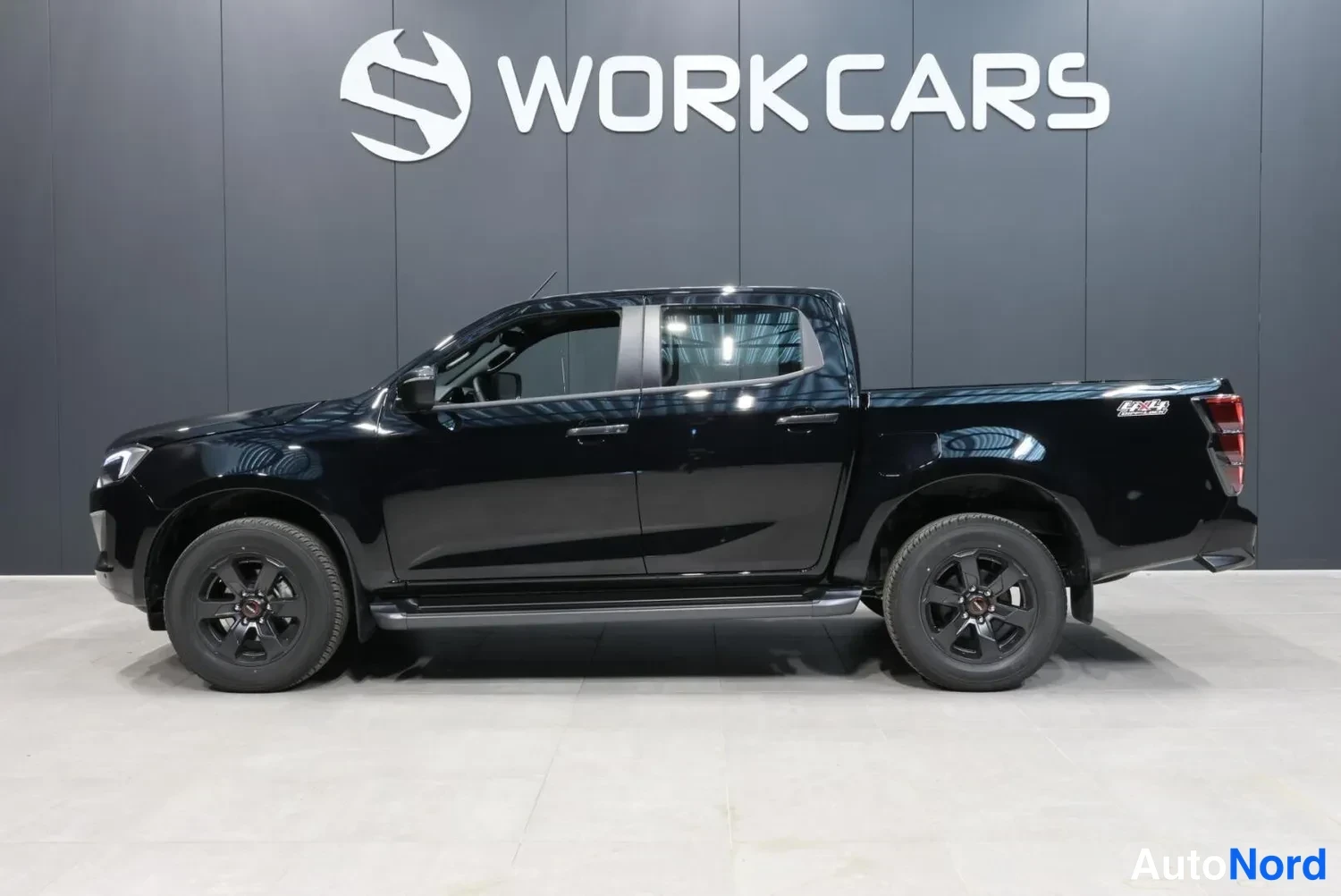 Musta Isuzu D-MAX 2026, sivulta, kuva 5