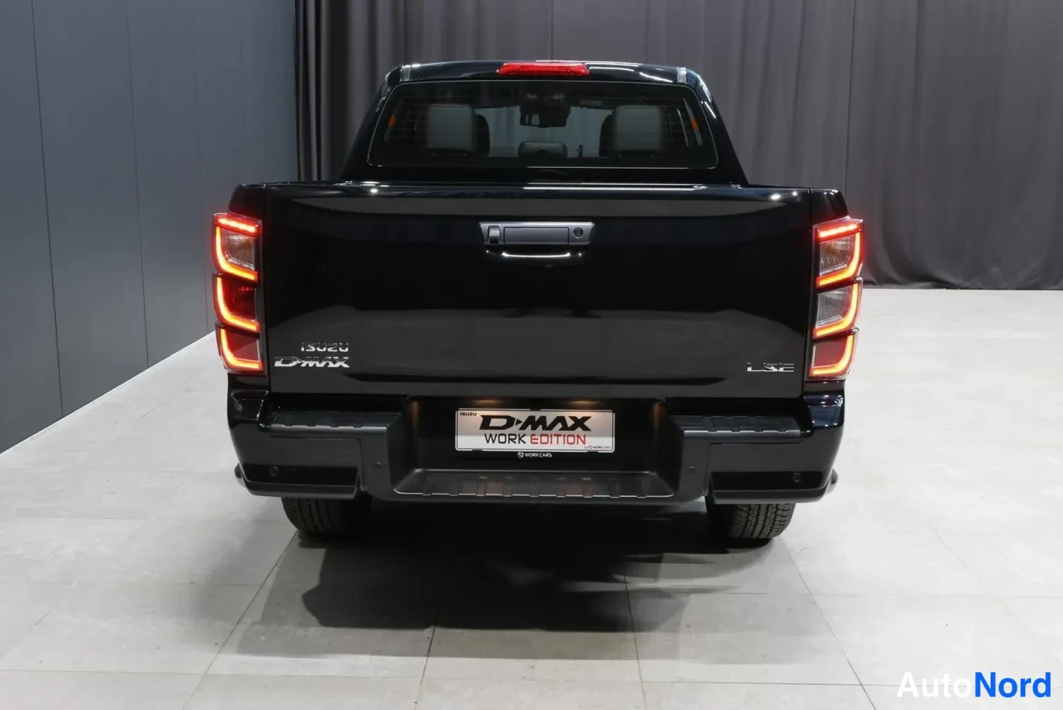 Musta Isuzu D-MAX 2026, takaa, kuva 11