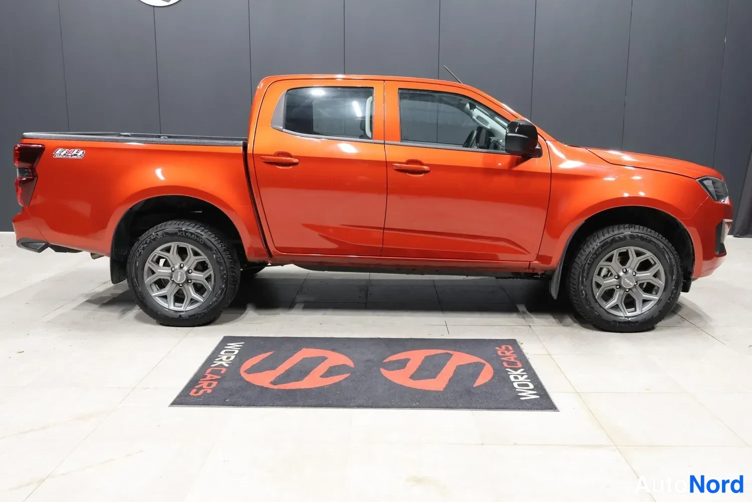 Oranssi Isuzu D-Max 2026, sivulta, kuva 5