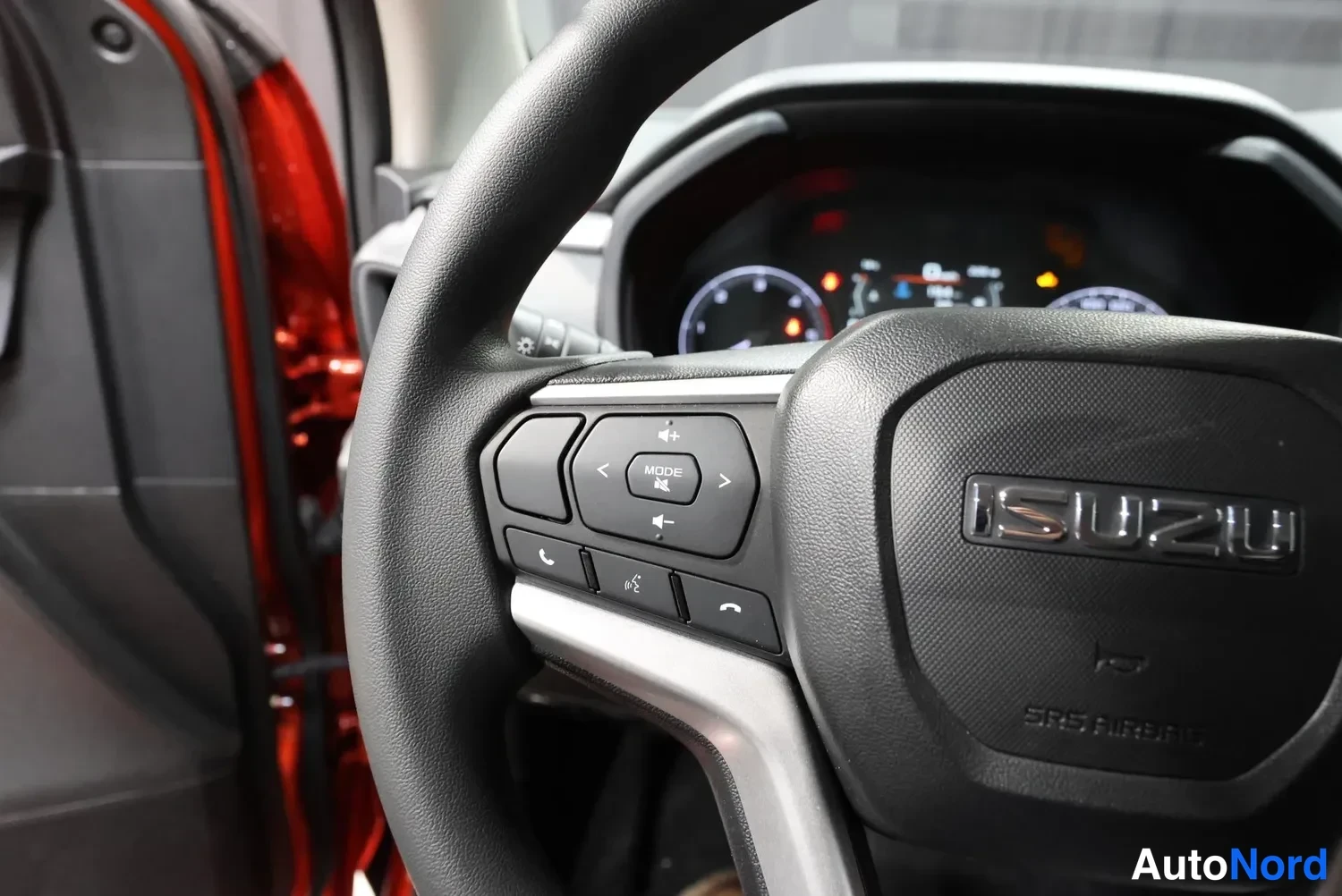 Oranssi Isuzu D-Max 2026, yksityiskohta, kuva 18