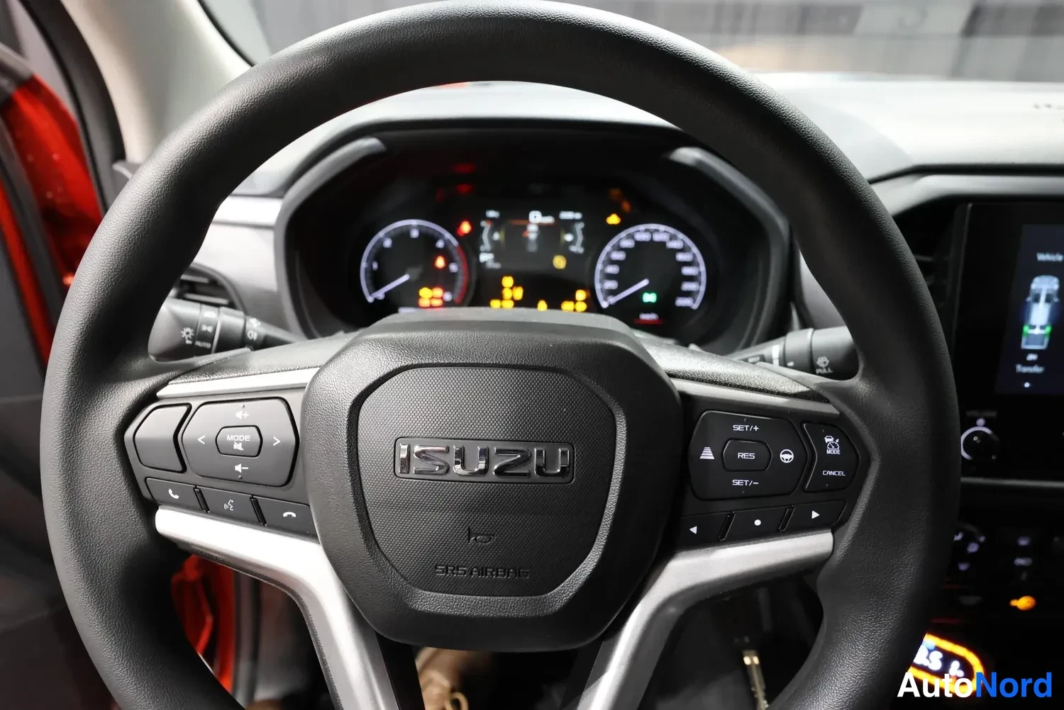 Oranssi Isuzu D-Max 2026, ohjaamo, kuva 13