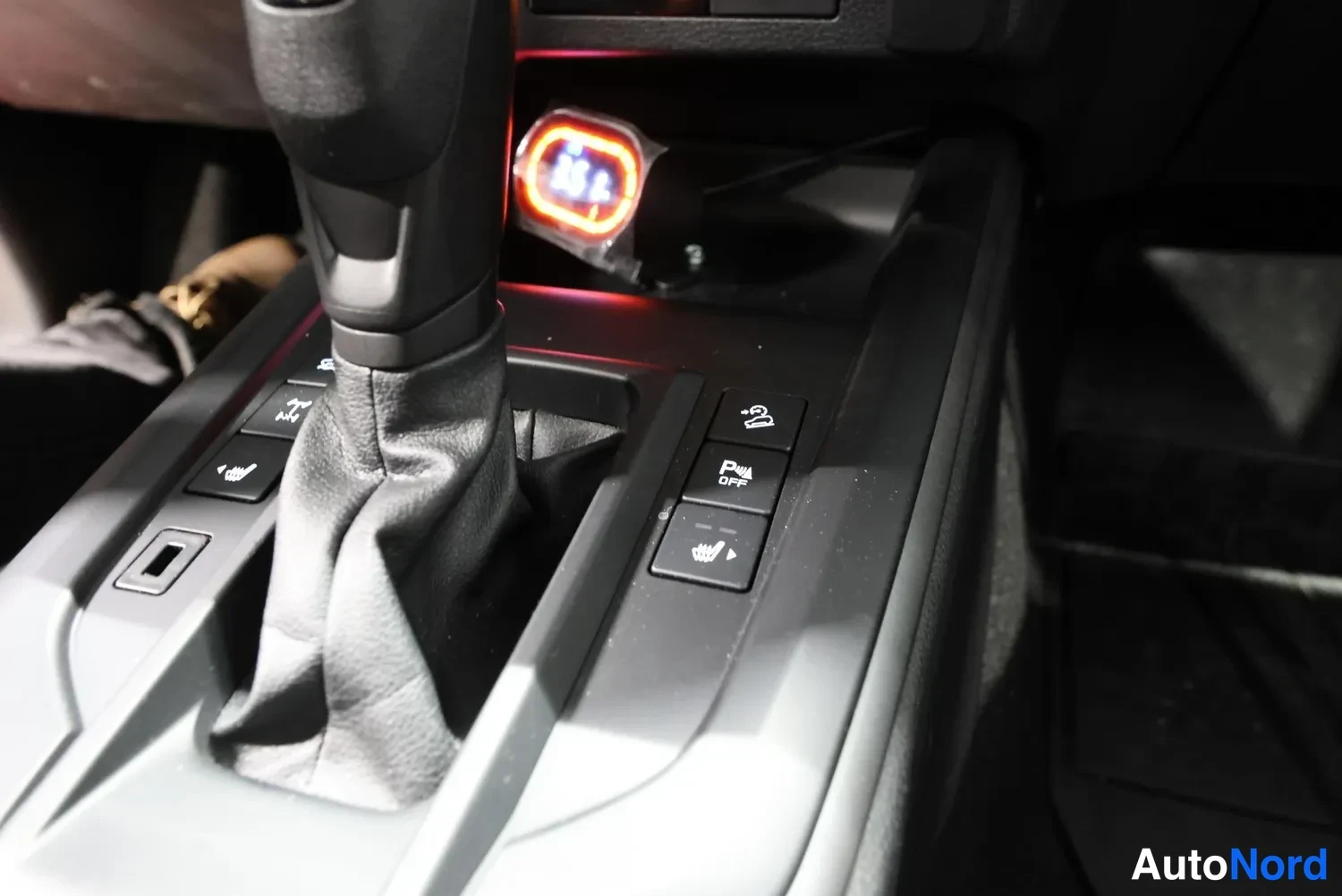 Oranssi Isuzu D-Max 2026, yksityiskohta, kuva 24