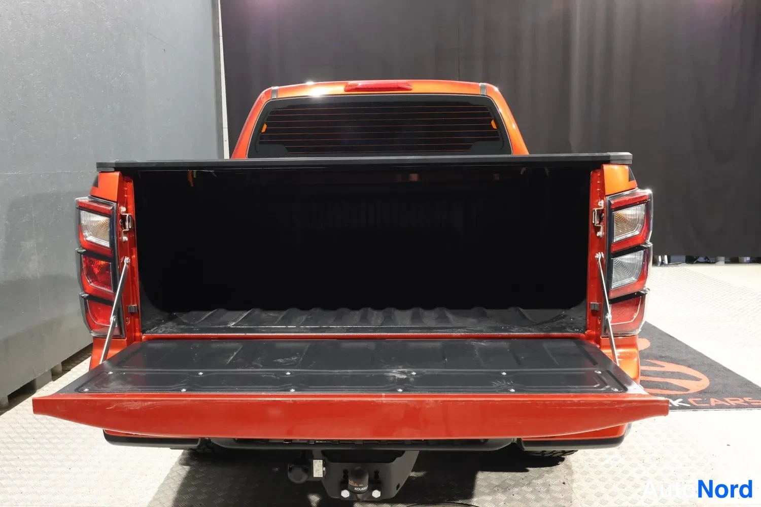 Oranssi Isuzu D-Max 2026, takaa, kuva 13