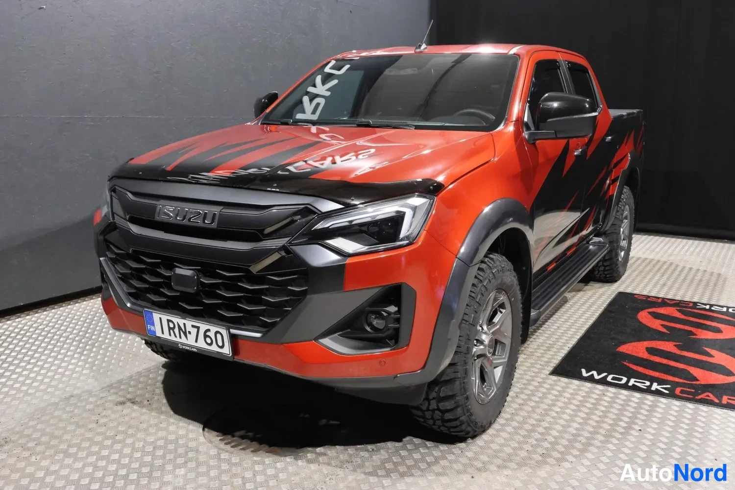 Oranssi Isuzu D-Max 2026, edestä, kuva 7