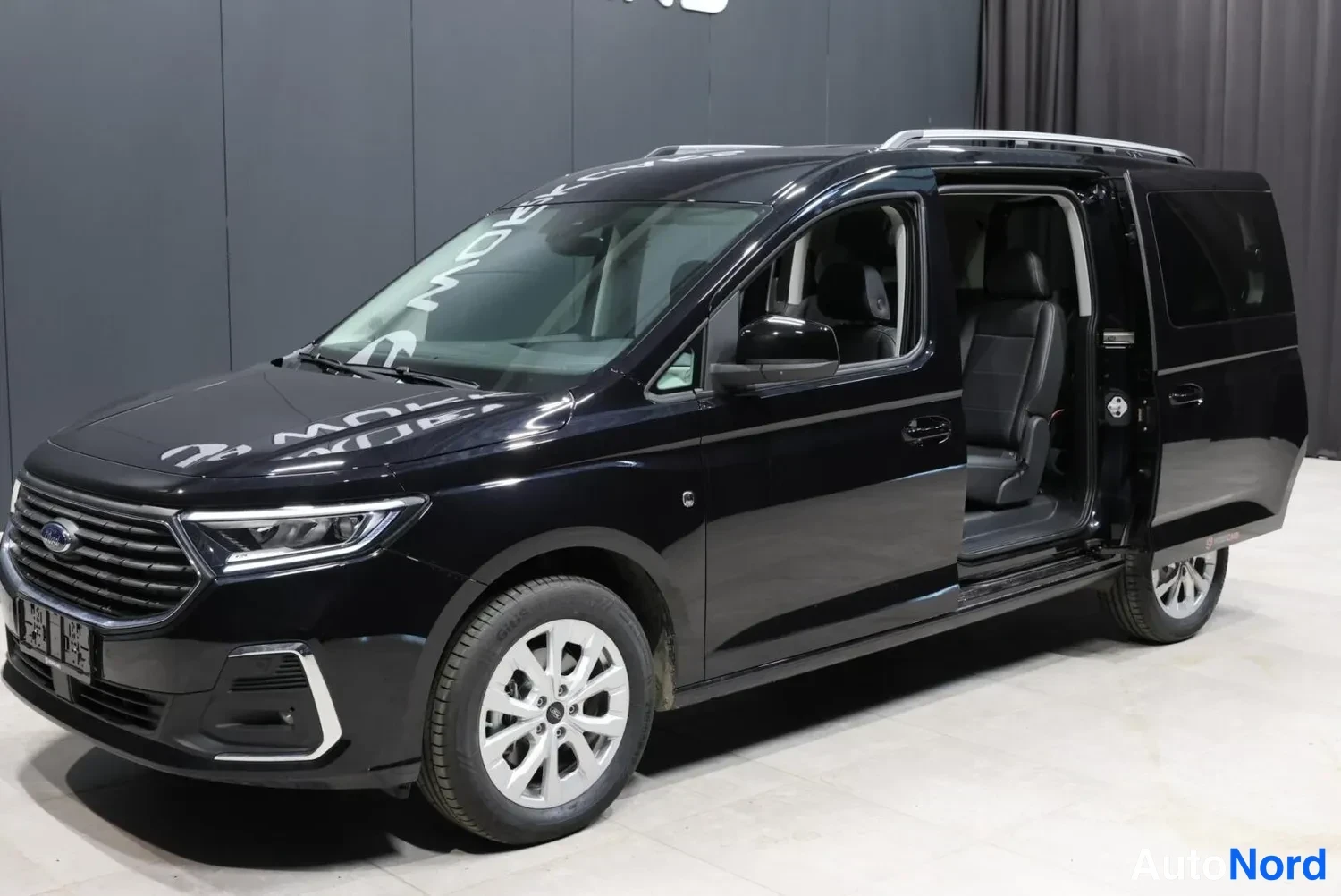 Ford Tourneo 2.0TDCi A7 Titanium 2026
