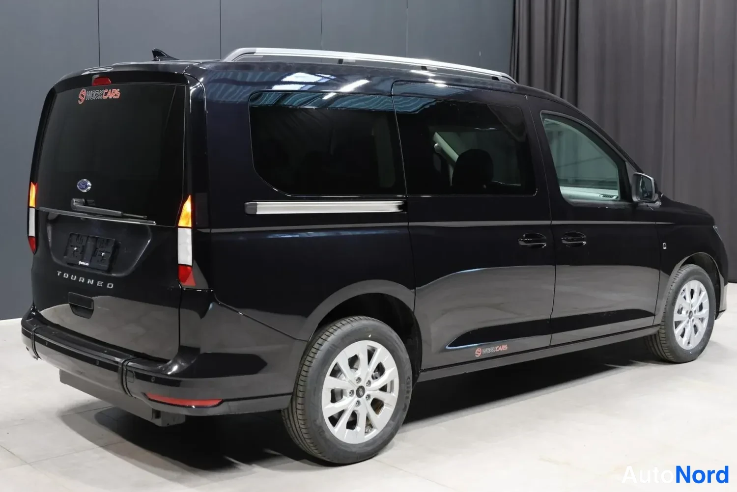 Musta Ford Tourneo 2026, takaviisto, kuva 13