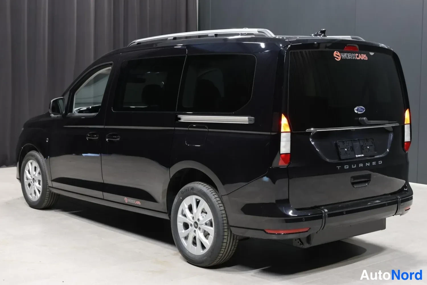 Musta Ford Tourneo 2026, takaviisto, kuva 11