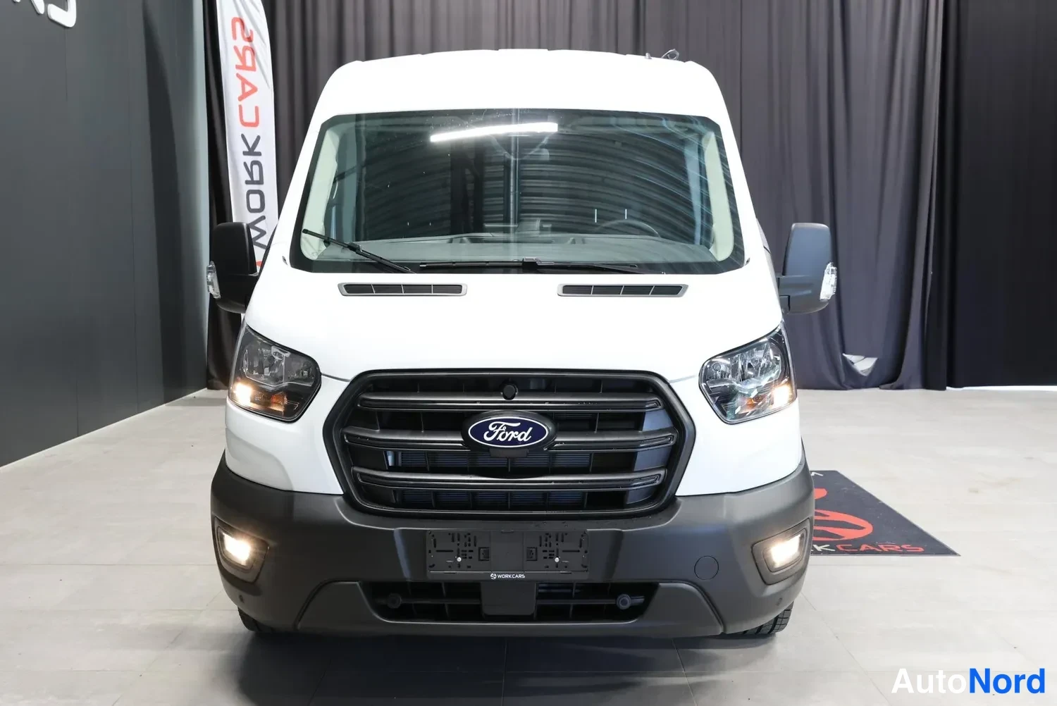 Valkoinen Ford Transit 2026, edestä, kuva 7