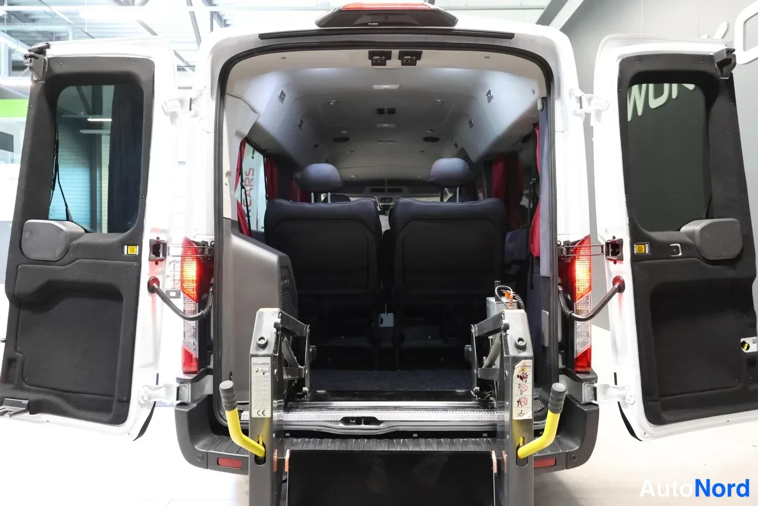 Valkoinen Ford Transit 2026, takaa, kuva 12