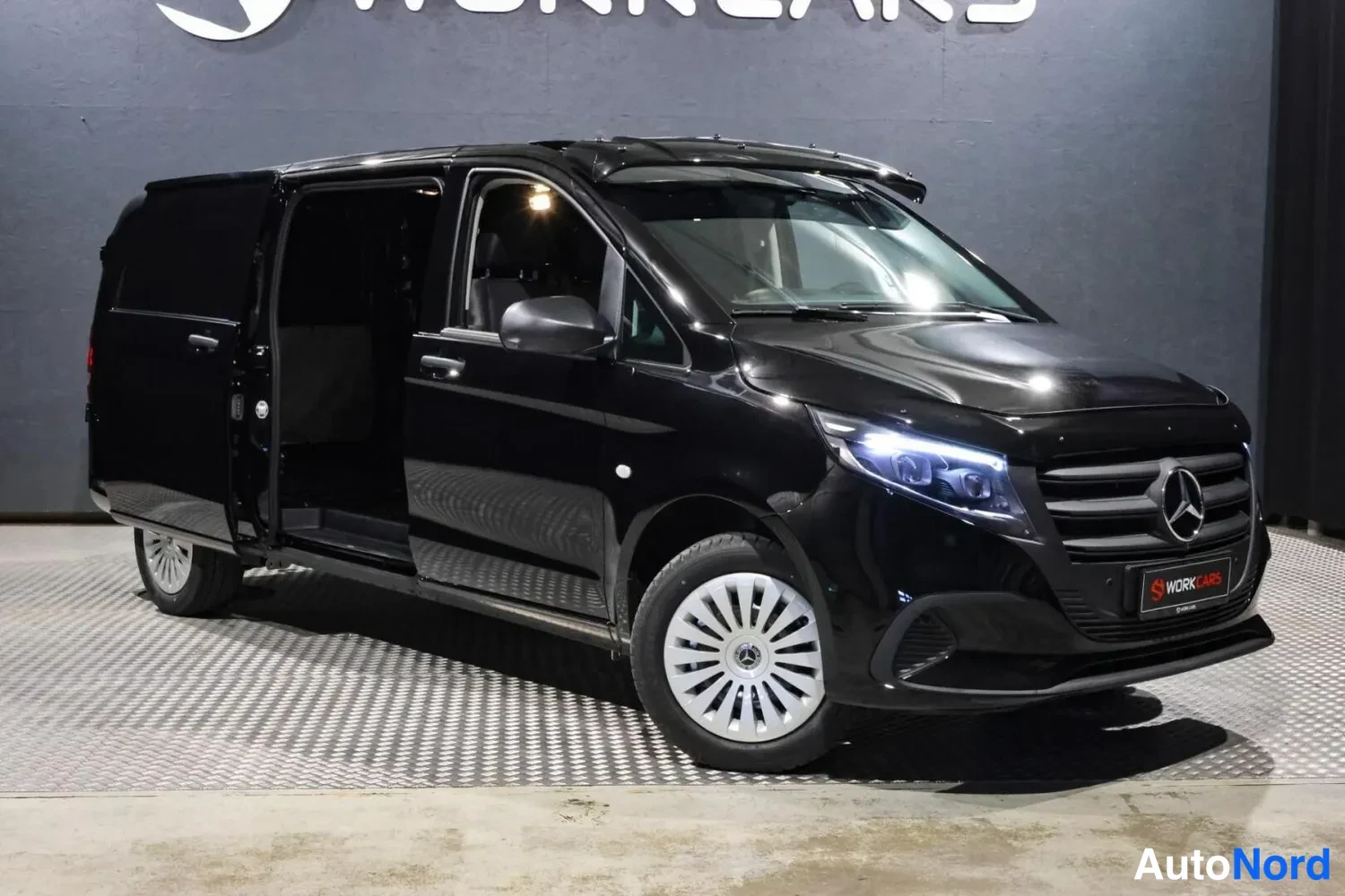 Musta Mercedes-Benz Vito Facelift 2026, etuviisto, keula oikealle, kuva 7
