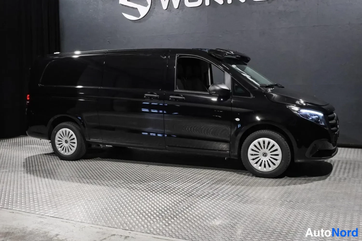 Musta Mercedes-Benz Vito Facelift 2026, sivulta, kuva 13