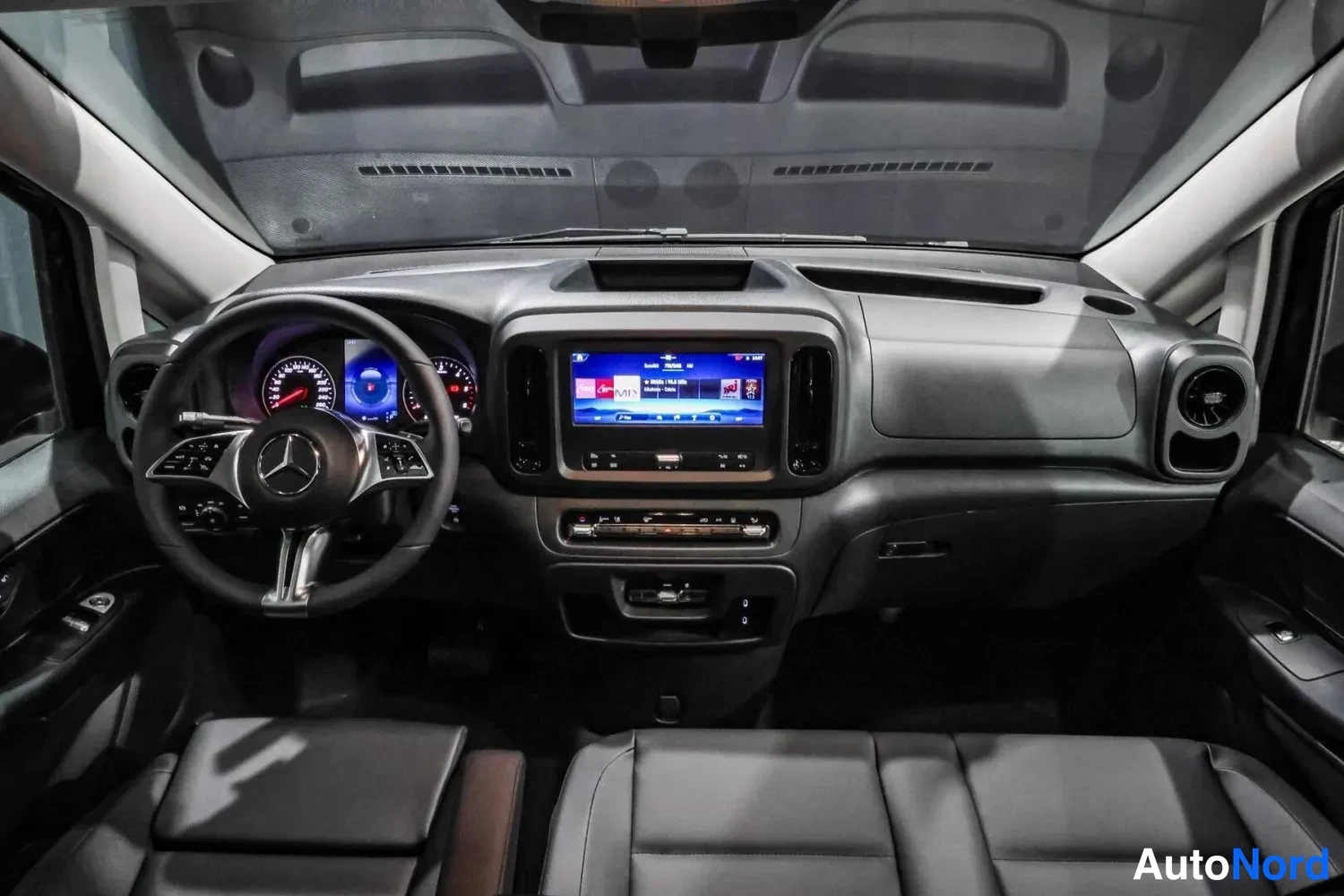 Musta Mercedes-Benz Vito Facelift 2026, ohjaamo, kuva 17