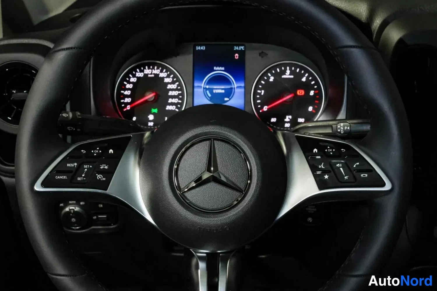 Musta Mercedes-Benz Vito Facelift 2026, ohjaamo, kuva 18