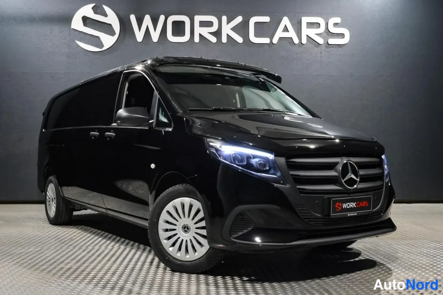 Musta Mercedes-Benz Vito Facelift 2026, etuviisto, keula oikealle, kuva 8