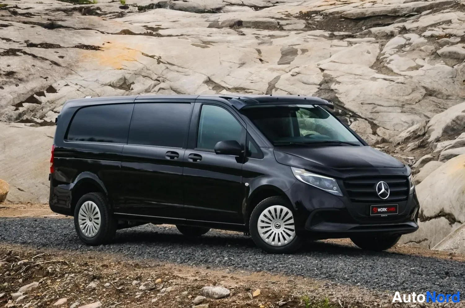 Musta Mercedes-Benz Vito Facelift 2026, etuviisto, keula oikealle, kuva 5